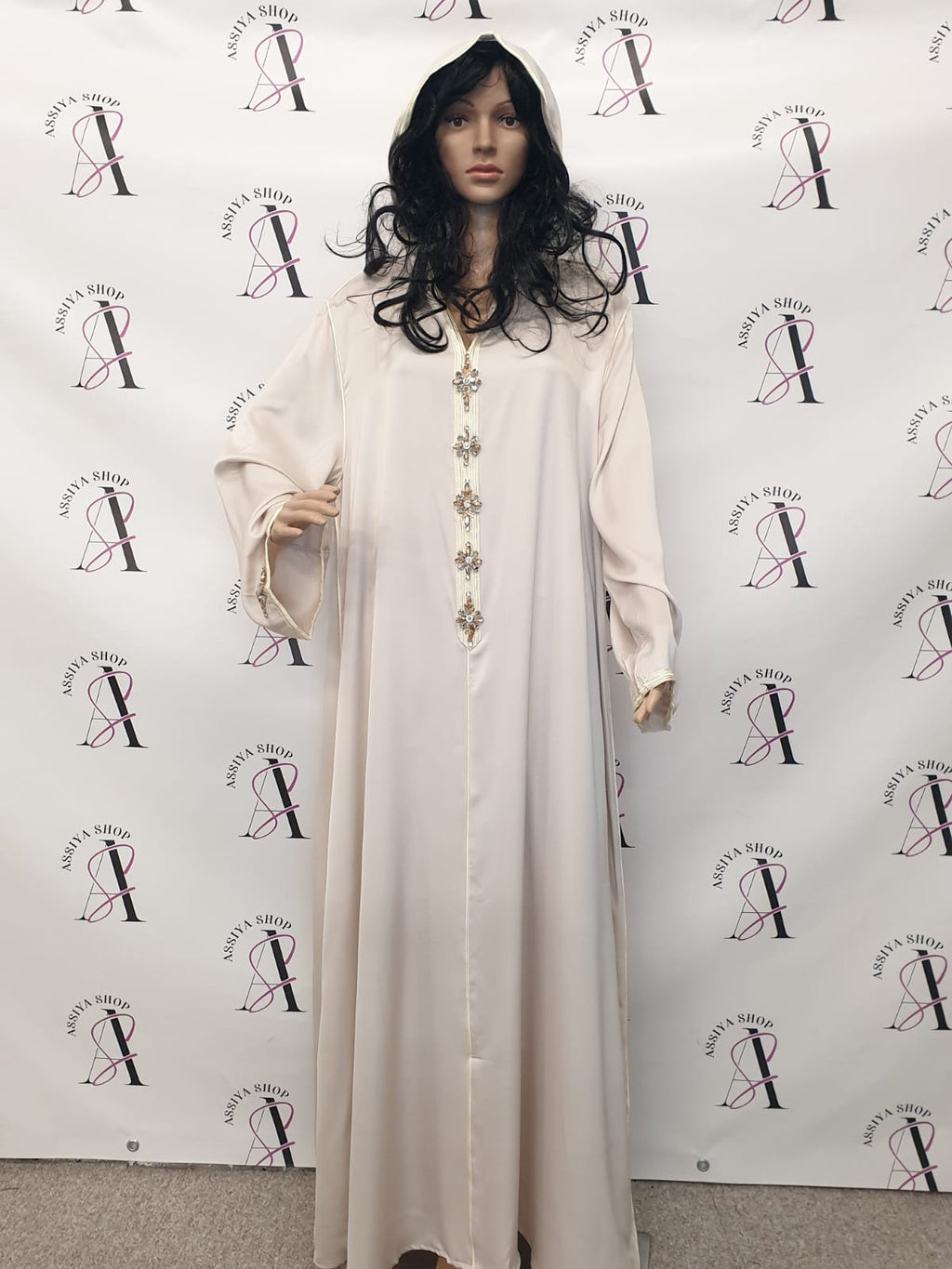 Abaya haute qualité en satin avec capuche