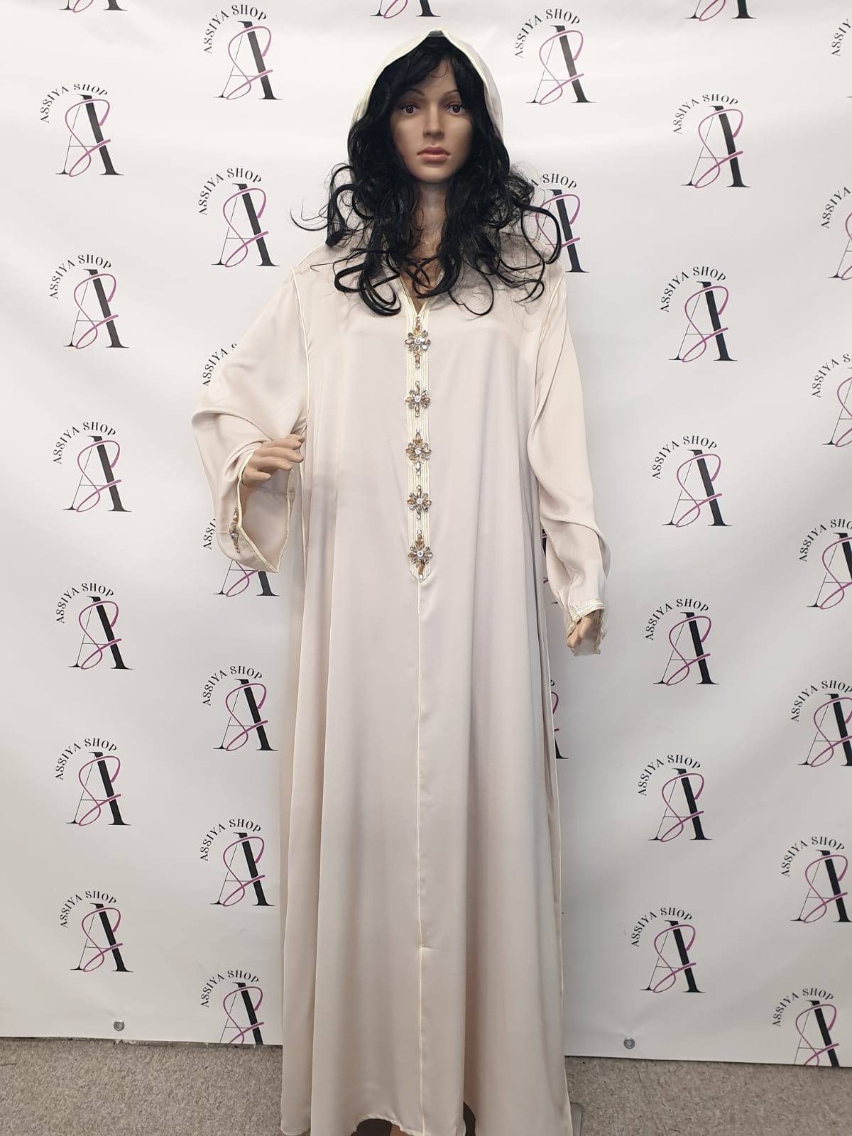 Abaya haute qualité en satin avec capuche